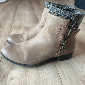 White Mountain - Women's Tan Ankle Boots